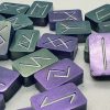 Runes métalliques violettes 2