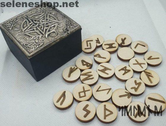 Rune con scatola pentacolo dettaglio