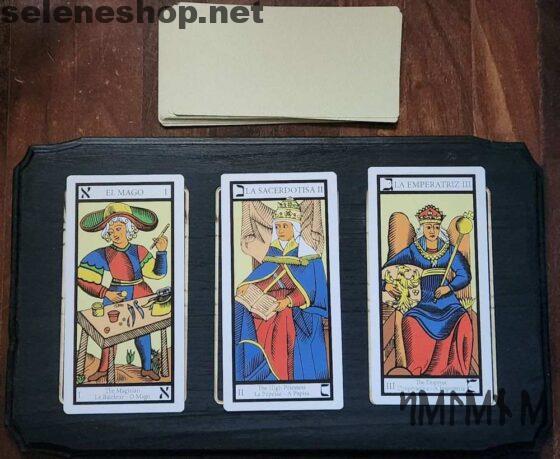 Mesa de lectura de cartas del tarot