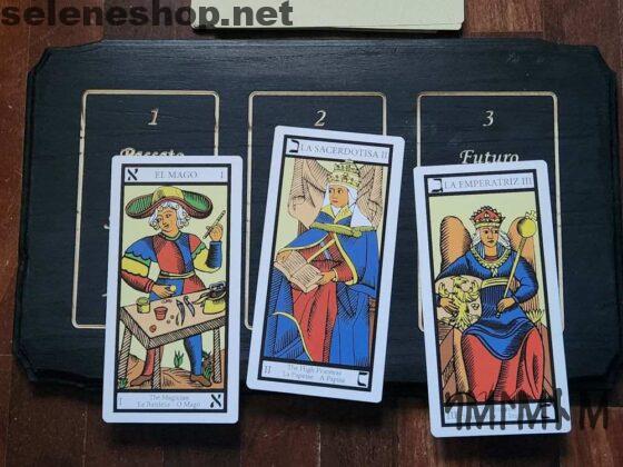 Mesa de lectura de cartas del tarot